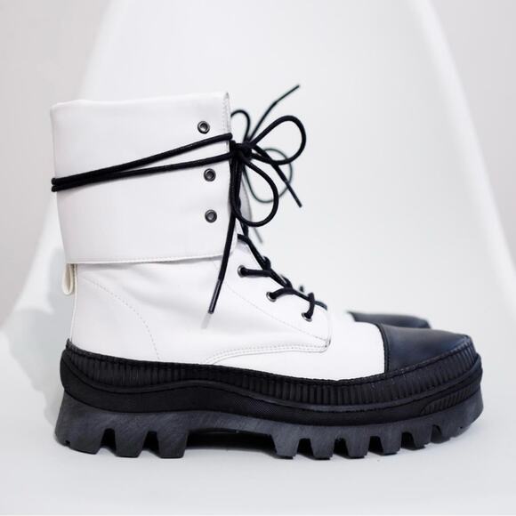 Free People Goldie Lug Sole Lace-Up Boots Black and White Size 8 Women`s - Picture 2 of 6